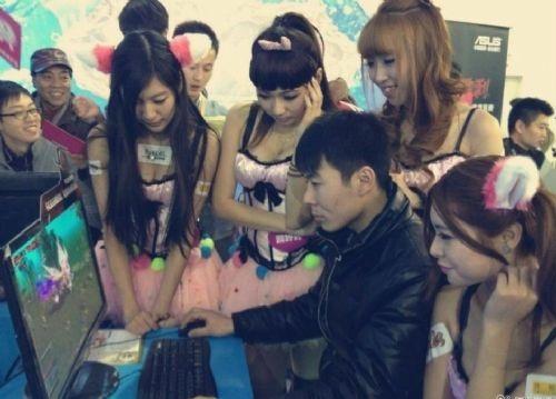 老司机都懂 17aiwan《武易》性感美女陪你练级